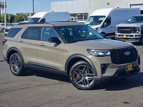 New 2026 Ford Explorer ST-Line w/ ST-Line Street Pack AWD/4WD image 1