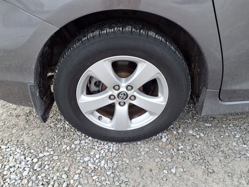 Used 2020 Toyota Sienna LE image 35