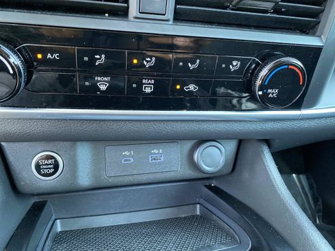 Used 2023 Nissan Rogue S AWD/4WD image 13