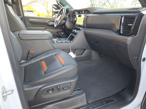 Used 2024 GMC Sierra 2500 AT4 w/ AT4 Premium Plus Package image 9