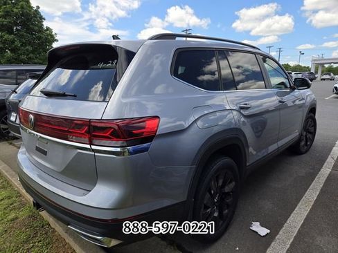 Certified 2024 Volkswagen Atlas SE w/ Panoramic Sunroof Package FWD image 6