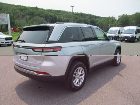 Certified 2023 Jeep Grand Cherokee Laredo X AWD/4WD image 5