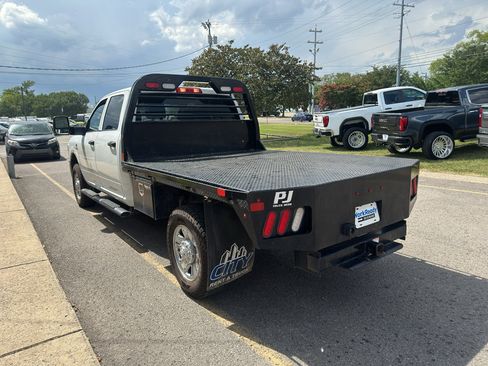 Used 2024 RAM 2500 Tradesman w/ Chrome Appearance Group AWD/4WD image 4