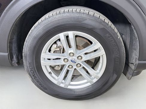 Used 2020 Ford Explorer XLT w/ Equipment Group 202A AWD/4WD image 28