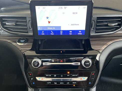 Used 2024 Ford Explorer Limited w/ Equipment Group 301A AWD/4WD image 27