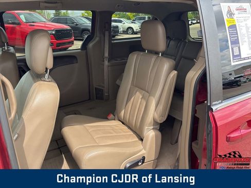 Used 2012 Chrysler Town & Country Touring w/ Entertainment Group #1 FWD image 14