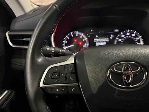 Used 2024 Toyota Highlander XLE image 14