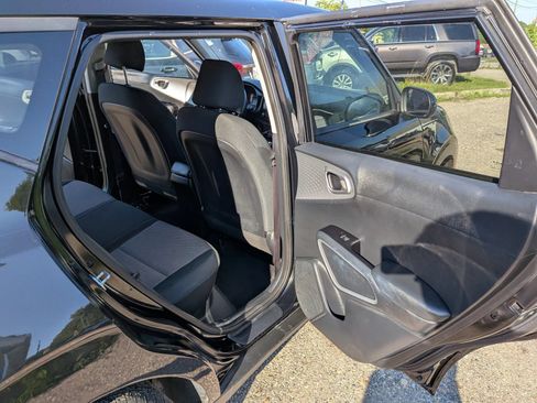 Used 2022 Kia Soul LX w/ Technology Package FWD image 30