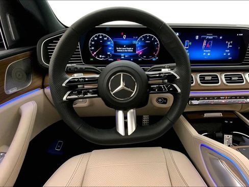 Used 2024 Mercedes-Benz GLS 450 4MATIC image 4