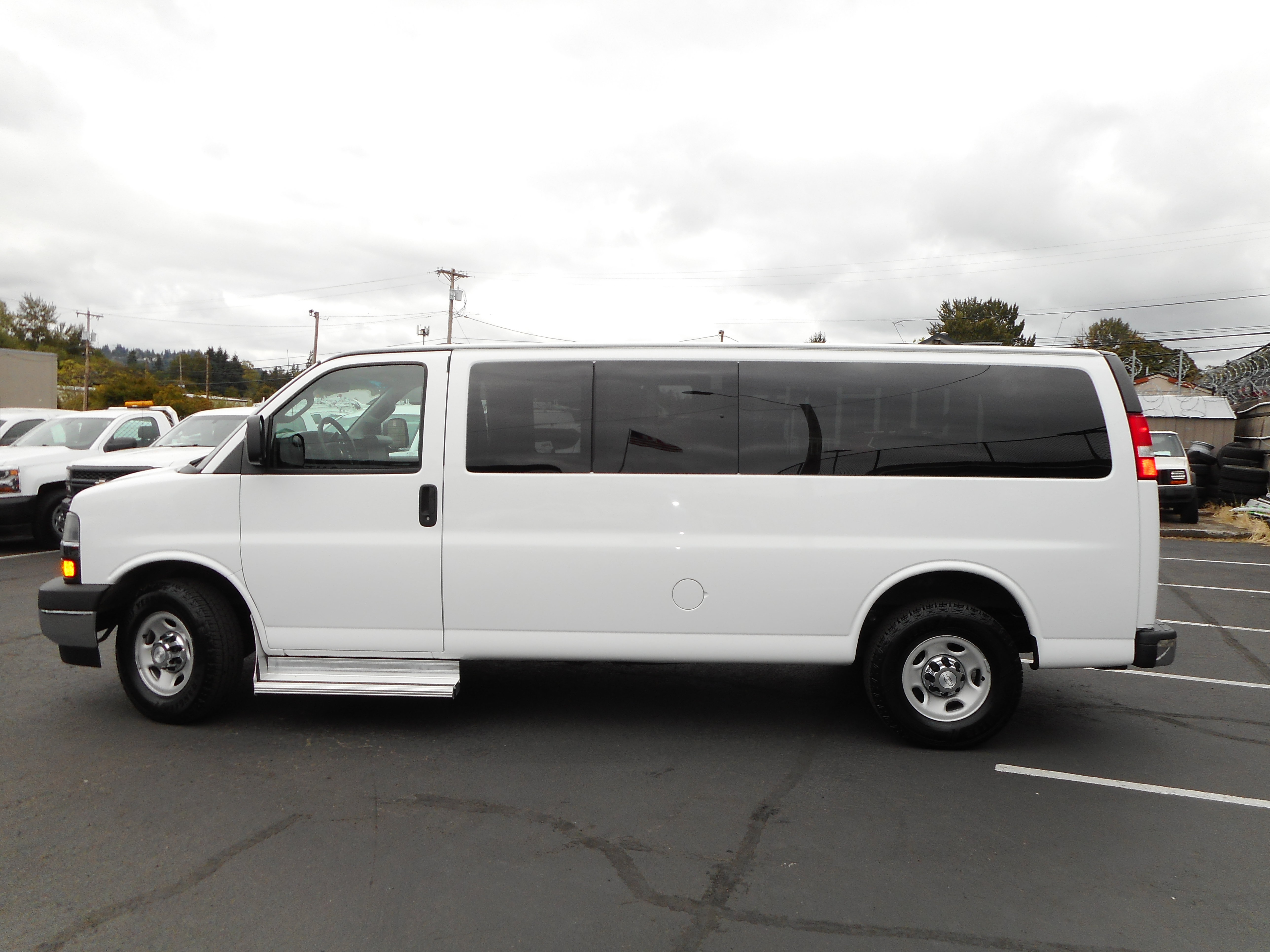 Used 2017 Chevrolet Express 3500 LT w/ LT Preferred Equipment Group RWD image 2