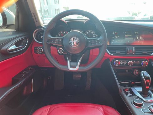 Used 2020 Alfa Romeo Giulia Ti image 19