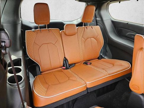 New 2026 Chrysler Pacifica Pinnacle image 15