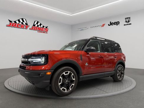 Used 2022 Ford Bronco Sport Outer Banks w/ Tech Package image 2