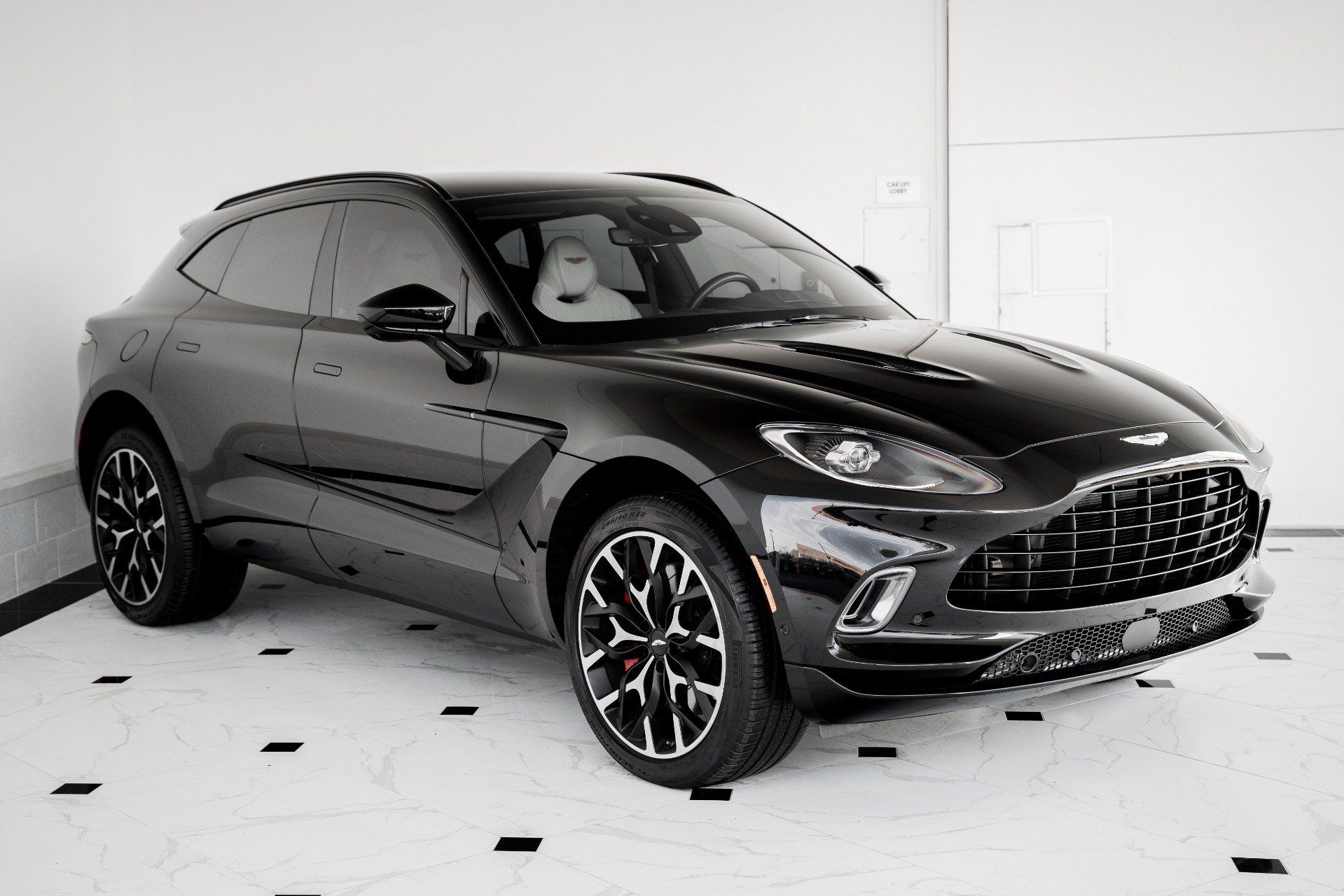 Used 2022 Aston Martin DBX AWD/4WD image 1