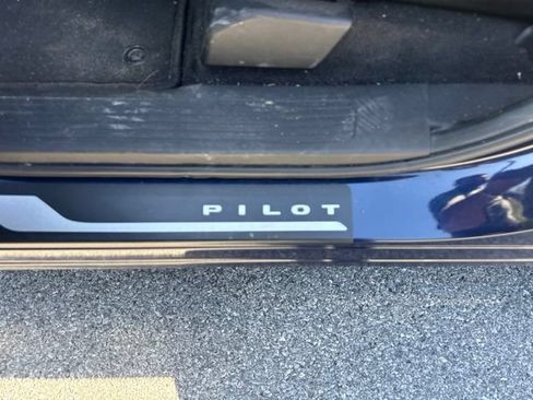 Used 2025 Honda Pilot EX-L image 10