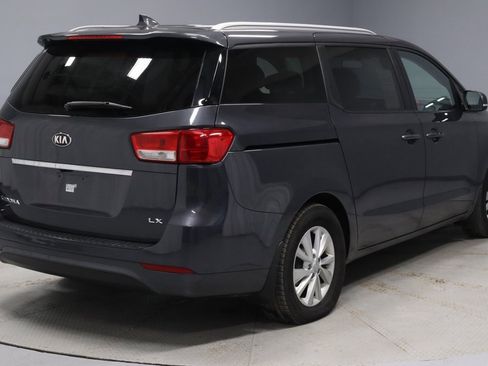 Used 2016 Kia Sedona LX image 9