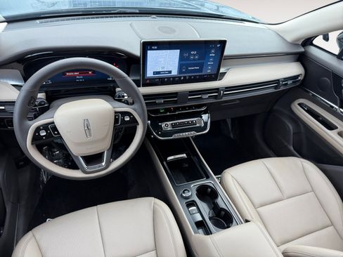 Used 2023 Lincoln Corsair Standard w/ Equipment Group 101A image 15