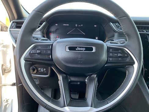 Used 2024 Jeep Grand Cherokee L Laredo image 19