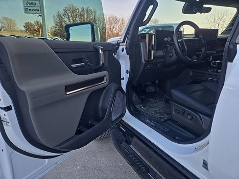 Used 2025 GMC Hummer EV 3X image 32