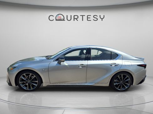 Used 2022 Lexus IS 350 F Sport RWD image 2