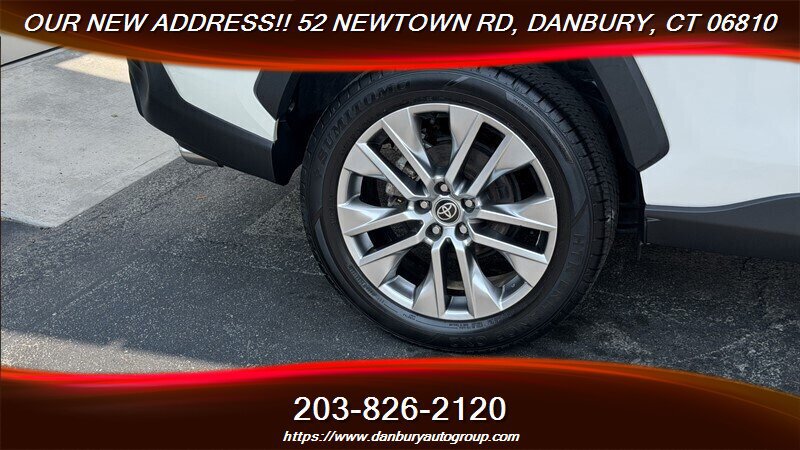 Used 2022 Toyota RAV4 XLE Premium FWD image 10