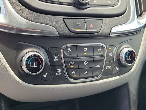 Used 2023 Chevrolet Equinox LT FWD image 25