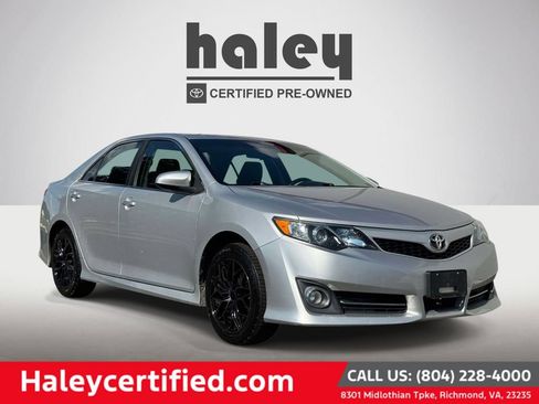 Used 2014 Toyota Camry SE w/ Moonroof Package FWD image 1