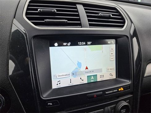 Used 2018 Ford Explorer XLT w/ Equipment Group 202A image 9