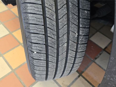 Used 2023 GMC Terrain SLE w/ Driver Convenience Package image 29