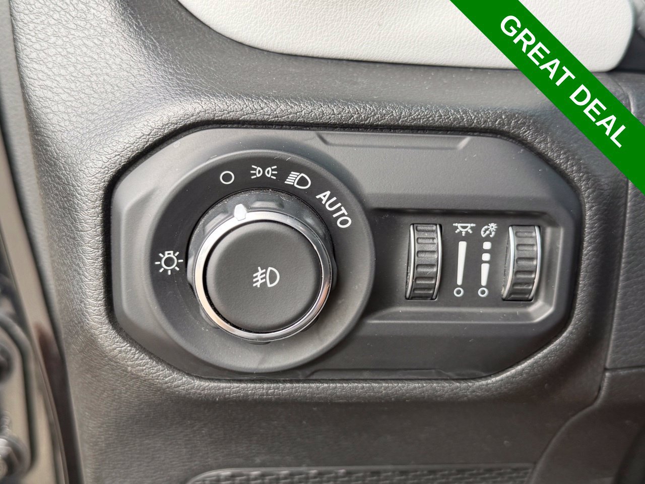 Used 2021 Jeep Wrangler Unlimited Sahara AWD/4WD image 22