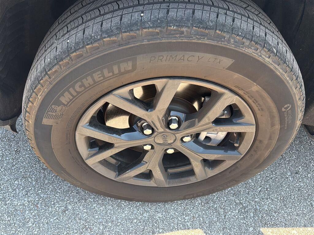 Used 2024 Jeep Grand Cherokee L Laredo AWD/4WD image 11