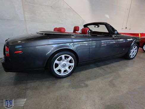 Used 2017 Rolls-Royce Phantom Drophead Coupe RWD image 5