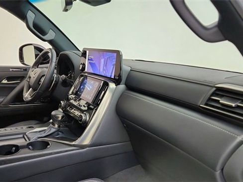 Used 2024 Lexus LX 600 4WD w/ Luxury Package image 20