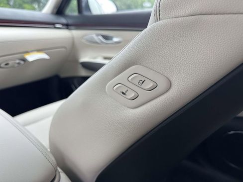 New 2026 Genesis GV70 2.5T Select AWD/4WD image 12