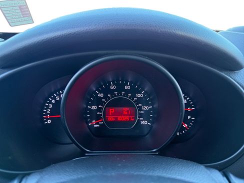 Used 2016 Kia Soul + image 11