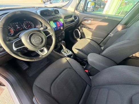 Used 2018 Jeep Renegade Latitude FWD image 18
