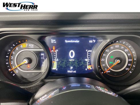 Used 2026 Jeep Wrangler Unlimited Sahara AWD/4WD image 10