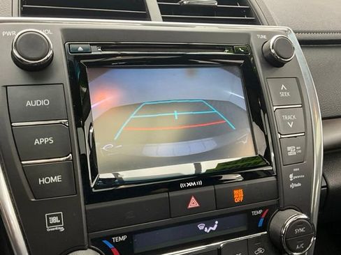 Used 2017 Toyota Camry XLE w/ Moonroof Package FWD image 3