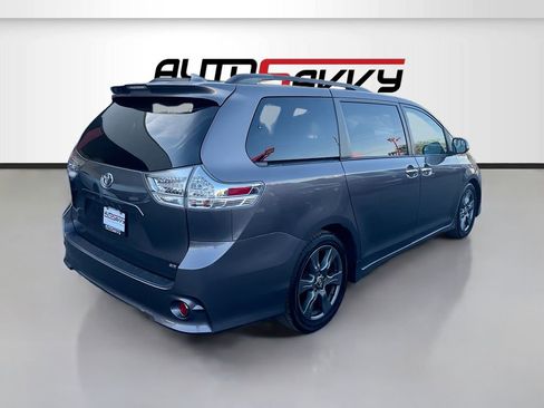 Used 2020 Toyota Sienna SE w/ Carpet Mat Package FWD image 7