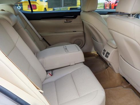 Used 2014 Lexus ES 350 w/ Luxury Package FWD image 12
