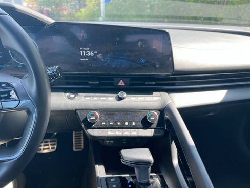 Used 2025 Hyundai Elantra SEL FWD image 14