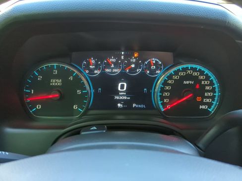 Used 2017 Chevrolet Suburban Premier RWD image 13
