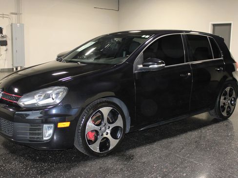 Used 2011 Volkswagen Golf 4-Door FWD image 6