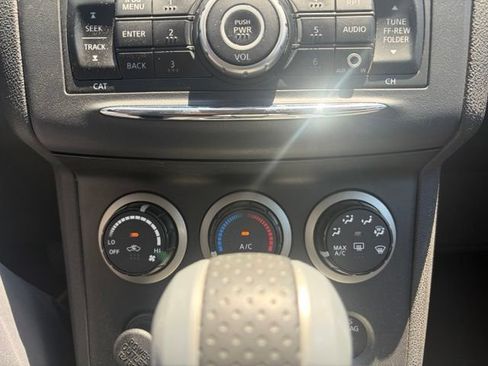 Used 2015 Nissan Rogue S AWD/4WD image 10