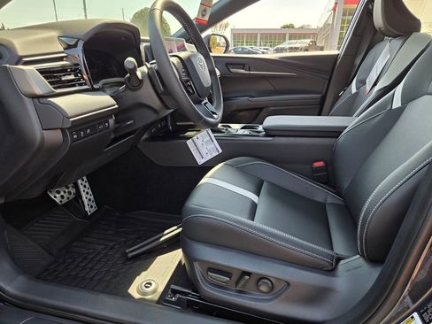 New 2026 Toyota Camry SE FWD image 4