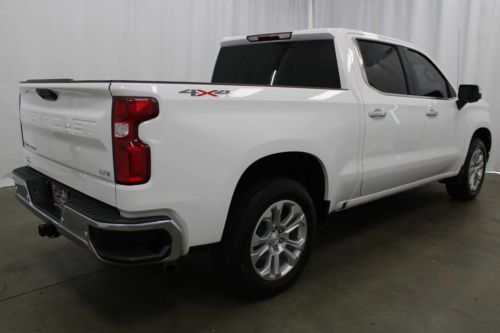 Used 2025 Chevrolet Silverado 1500 LTZ AWD/4WD image 5