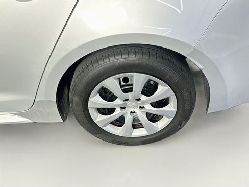 Used 2022 Toyota Corolla LE FWD image 11