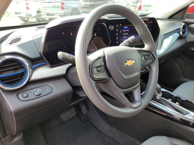 Used 2025 Chevrolet Trax LT FWD image 10
