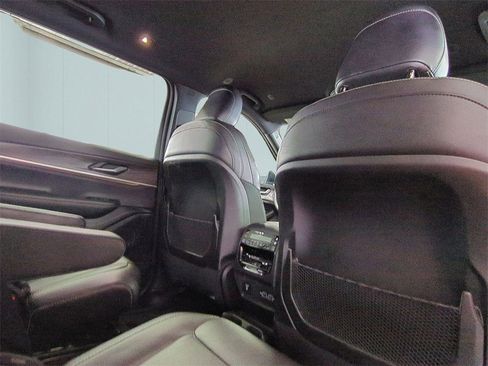 Used 2024 Jeep Grand Cherokee L Limited image 30