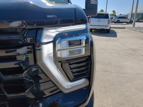 Used 2025 Chevrolet Silverado 2500 ZR2 w/ Technology Package image 9